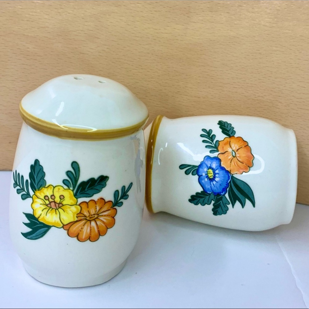 Vintage 1982 M Kamenstein Salt and Pepper Shakers Faux MCM Mid Century Modern